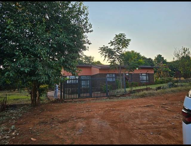 3 BEDROOM HOUSE FOR SALE IN TSHISAHULU